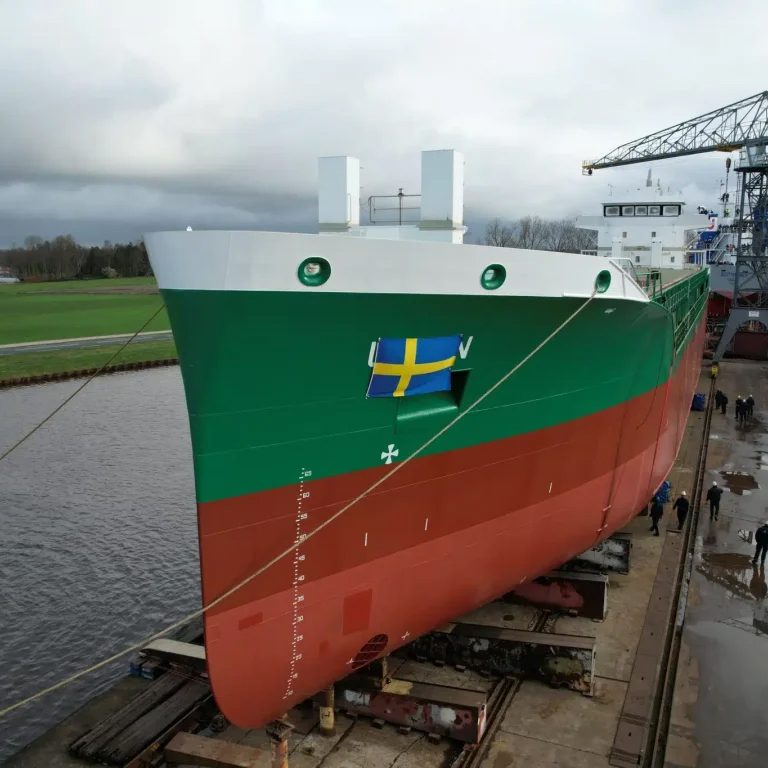 DROMEC-Winches-supplies-winch-systems-to-Royal-Bodewes-winches-Ahlmark-Lines-AB-Eco-Trader-768px